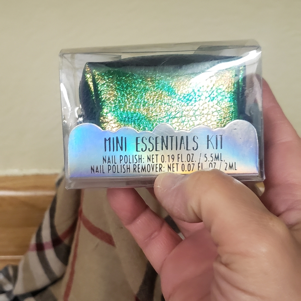 Mini essential kit- nail polish